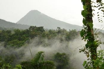 La casa cultural de la tribu Maleku, Volcán Arenal, Costa Rica photo