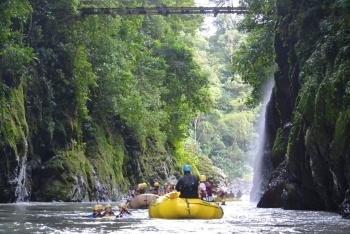 Rafting en el Río Pacuare, Costa Rica photo