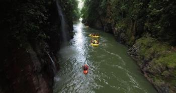 Rafting en el Río Pacuare, Costa Rica photo